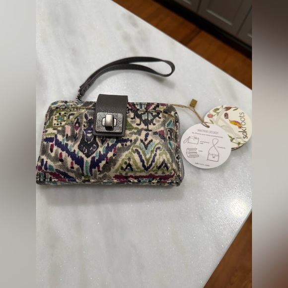 Sakroots Handbags - Sakroots Artist Circle All-In-One Wristlet/Crossbody NWT